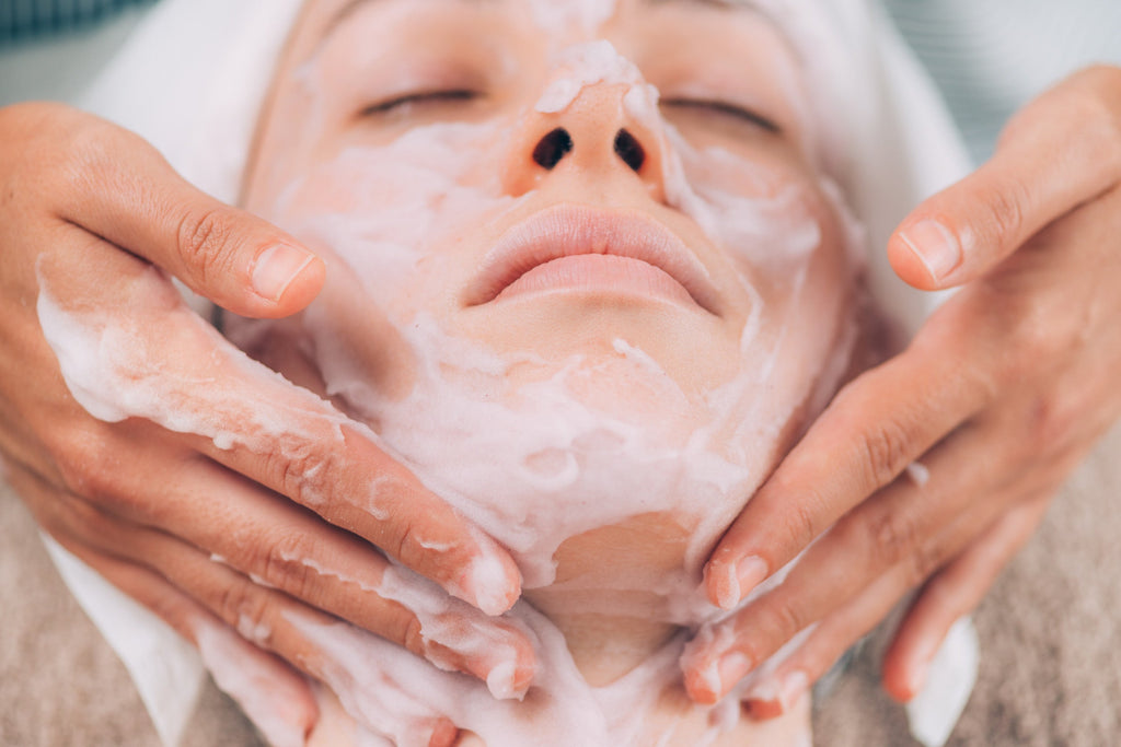 What is a Mini Facial Service? How Do Mini-Facials Compare to Regular Facial Appointments?
